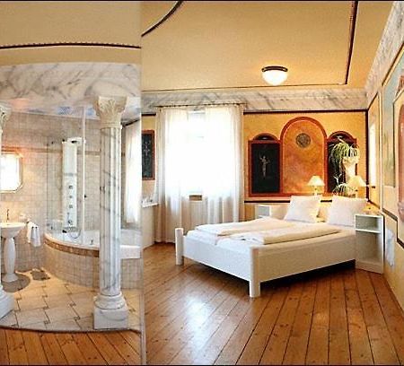 Knopf Und Knopf Erlebniswelt Hotel Warthausen Стая снимка