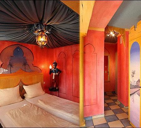 Knopf Und Knopf Erlebniswelt Hotel Warthausen Стая снимка