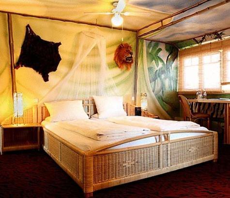 Knopf Und Knopf Erlebniswelt Hotel Warthausen Стая снимка
